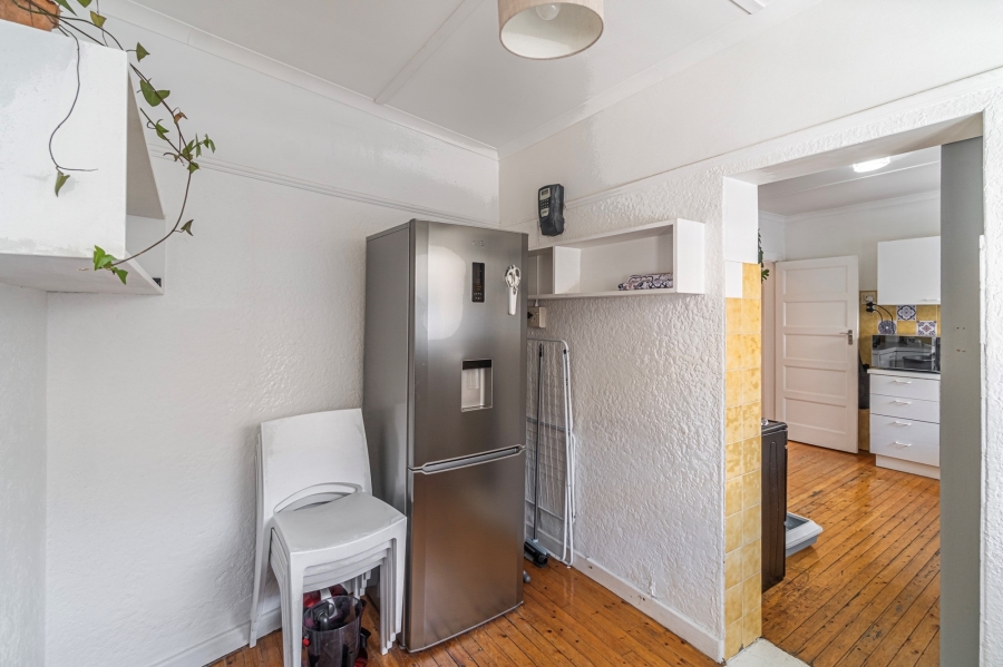 2 Bedroom Property for Sale in Vredehoek Western Cape
